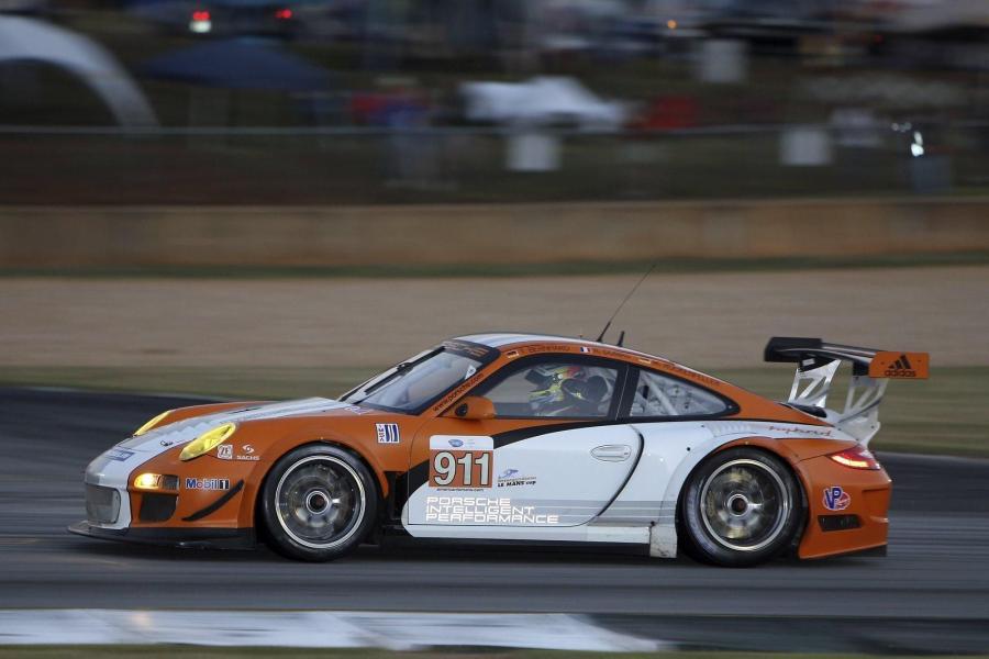 Porsche 911 GT3 R Hybrid 2010 года  (фото 11 из 36)